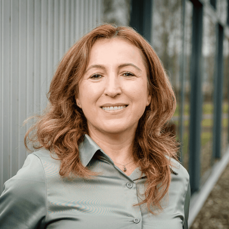 Portret Seyyra Khaya, Office Manager